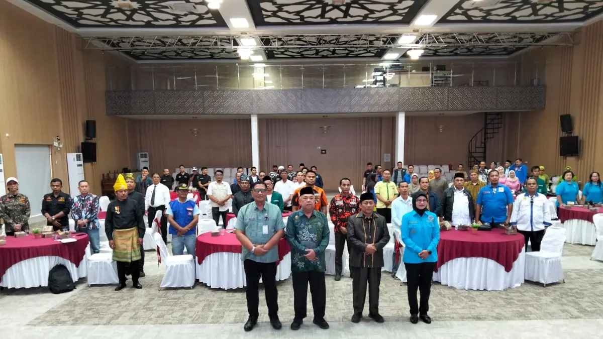 Bupati Batubara diwakili Staf Ahli SDM Sekdakab Attarudin, didampingi Kepala Bidang Ideologi, Wawasan Kebangsaan dan Karakter Bangsa Kesbangpol Sumut Muhammad Andry Simatupang, S.STP, M.Si,Kepala BNNK Batubara AKBP Arnis Syafni Yanti, SE, MM.dan Prof Dr H Arifinsyah, M.Ag, S.Ag,Guru Besar sekaligus dosen UIN Sumatera Utara saat sosialisasi Wawasan kebangsaan Kesbangpol Sumut di aula Pemkab Batubara, Kamis(10/9/2026). (Foto Liberti H Haloho)