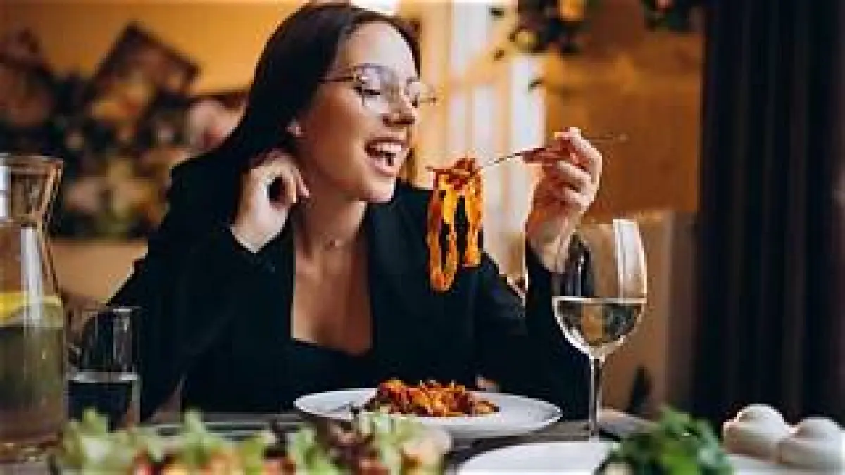 Makan malam bisa menganggu kualitas tidur. (mymealcatering)