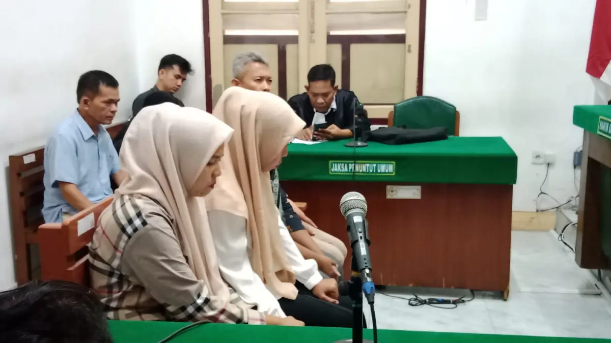KORUPSI: Para terdakwa korupsi Dana BOS, menjalani sidang putusan di Pengadilan Tipikor Medan, Rabu (16/9/2026). (Dok: Gusman/Sumut Pos)