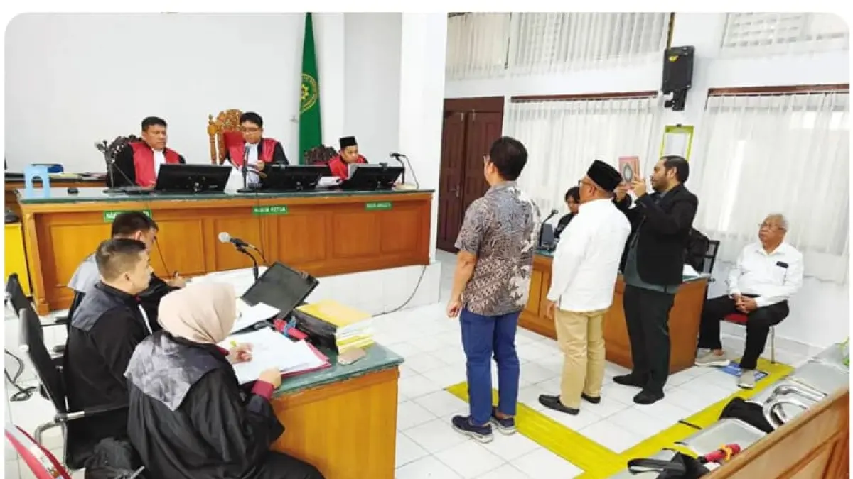 Suasana sidang Rida K Liamsi dengan menghadirkan saksi Direktur Utama Riau Pos Ahmad Dardiri dan mantan Direksi Riau Pos Makmur Kasim di Pengadilan Negeri Pekanbaru, Selasa (15/9/2026). (EVAN GUNANZAR/RIAU POS)