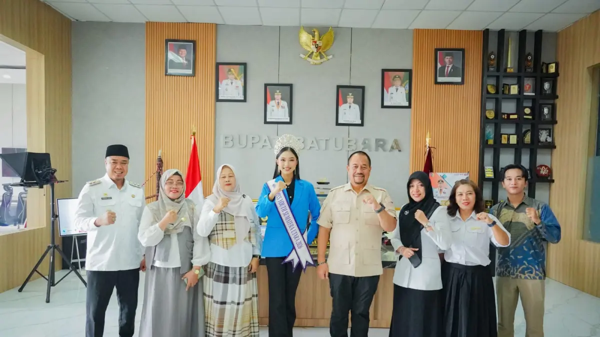 Bupati Baharuddin Dr H Baharuddin Siagian  saat menerima audiensi Putri Hijabfluencer Indonesia, Nabilah Miftahul Jannah, serta perwakilan Kabupaten Batu Bara pada ajang Miss Youth Nasional Sumatera Utara Tahun 2026, Keysa Dwi Tantri, di Ruang Kerja Bupati Batu Bara, Rabu (16/9/2026). (Komimfo.Batubara/Sumut Pos)