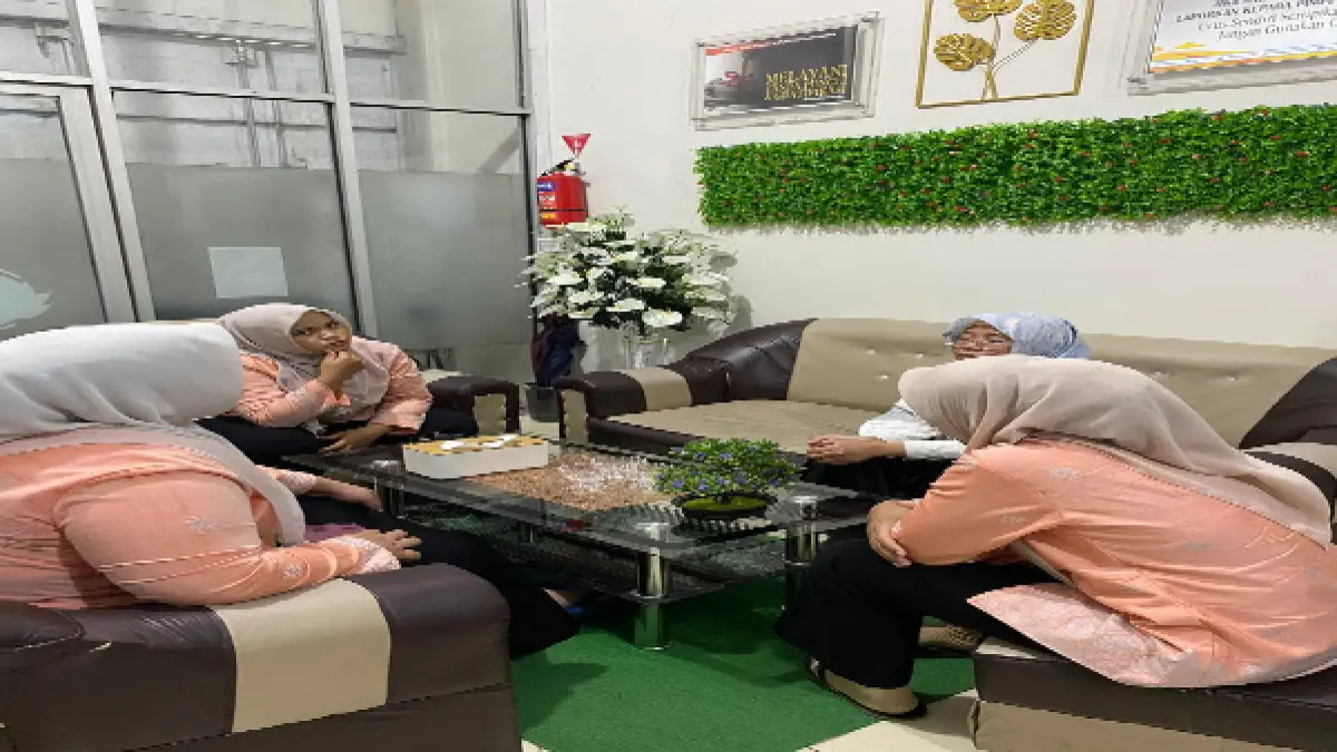 Koordinator Urusan Penataan dan Pemberdayaan,  Perwakilan Kantah Batu Bara Nazra Ikrima, S.T., saat pelaksanaan Coaching Clinic bagi petugas loket layanan, Rabu (16/9/2026). (Liberti H Haloho)