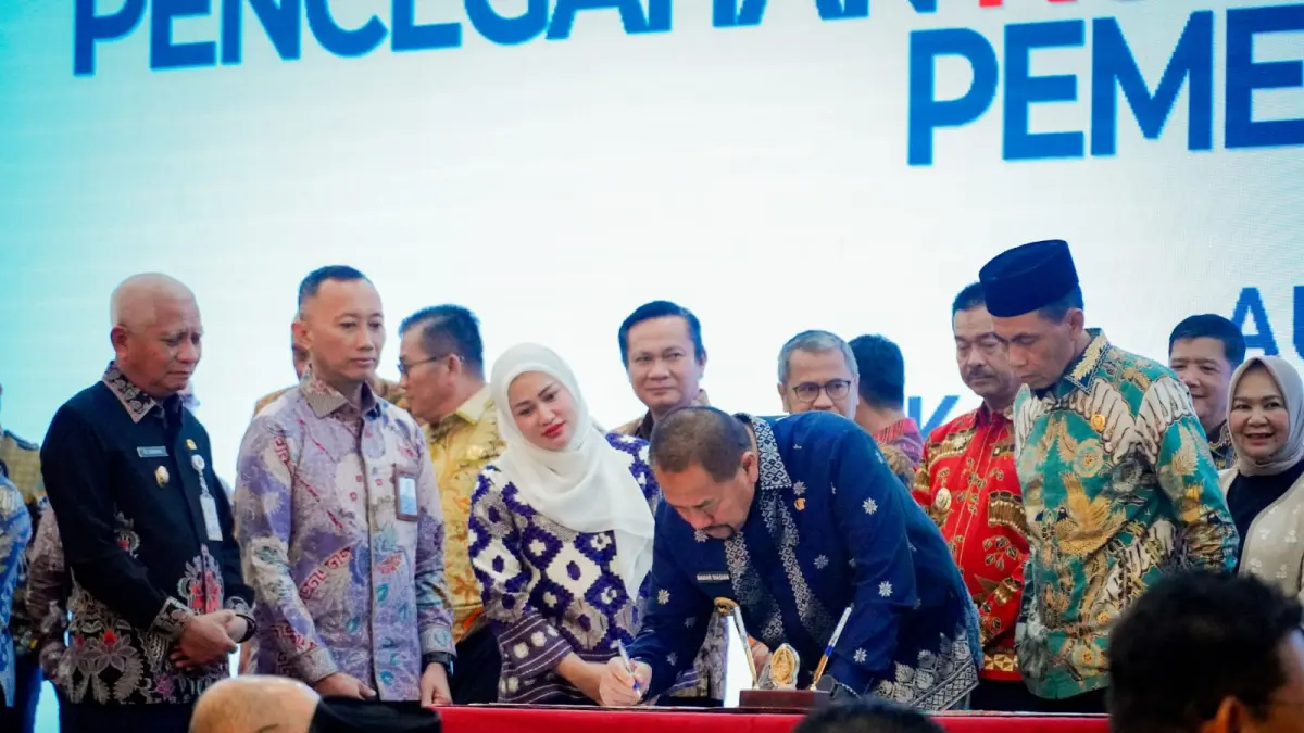 Bupati Batu Bara Dr. H. Baharuddin Siagian, S.H., M.Si., C.L.A., saat  Rapat Koordinasi Penguatan Tata Kelola Pemerintahan Daerah dan Pencegahan Korupsi dalam Penyelenggaraan Pemerintahan Daerah di Provinsi Sumatera Utara, di Aula Raja Inal Siregar, Kantor Gubernur Sumatera Utara, Medan, Kamis (17/9/2026). (Foto  Komimfo.Batubara)