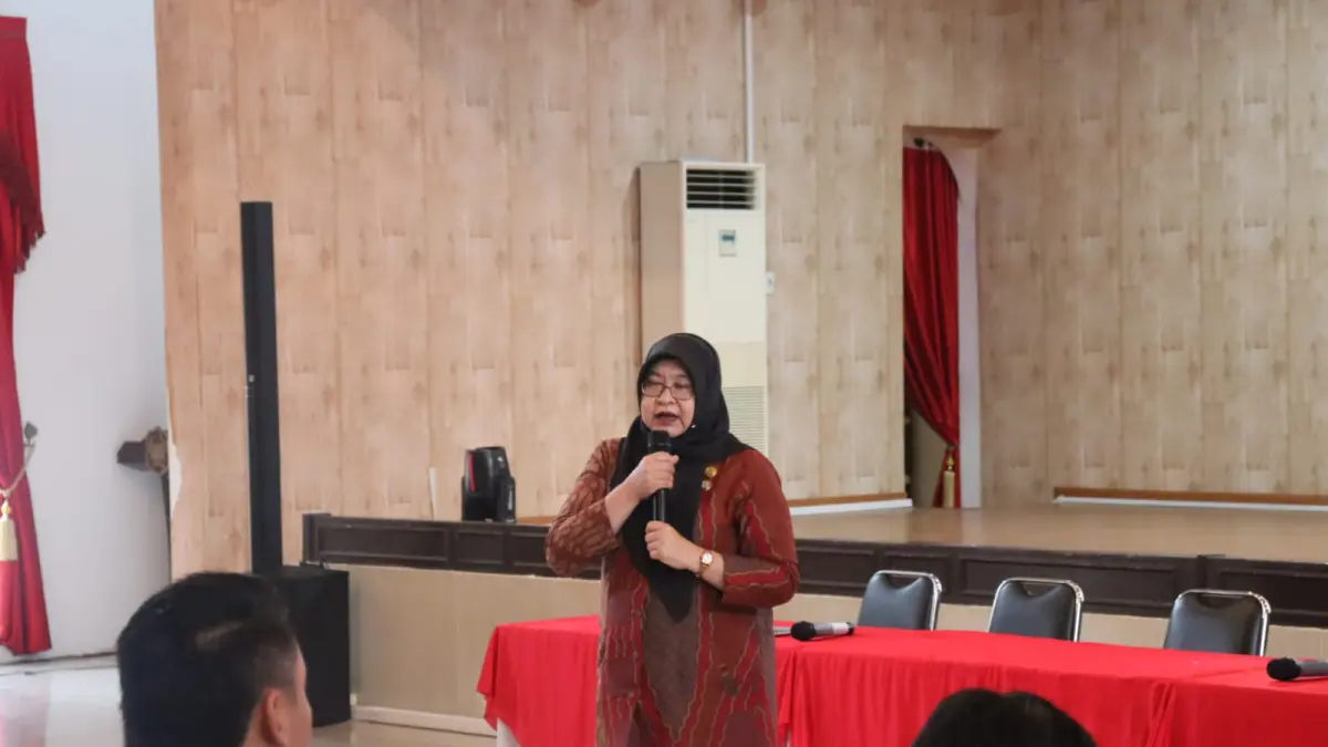 Kepala BPBD Kota Medan, Yunita Sari memberikan arahan terkait aplikasi SITANGKAS. (Dok: Tim BPBD Medan)