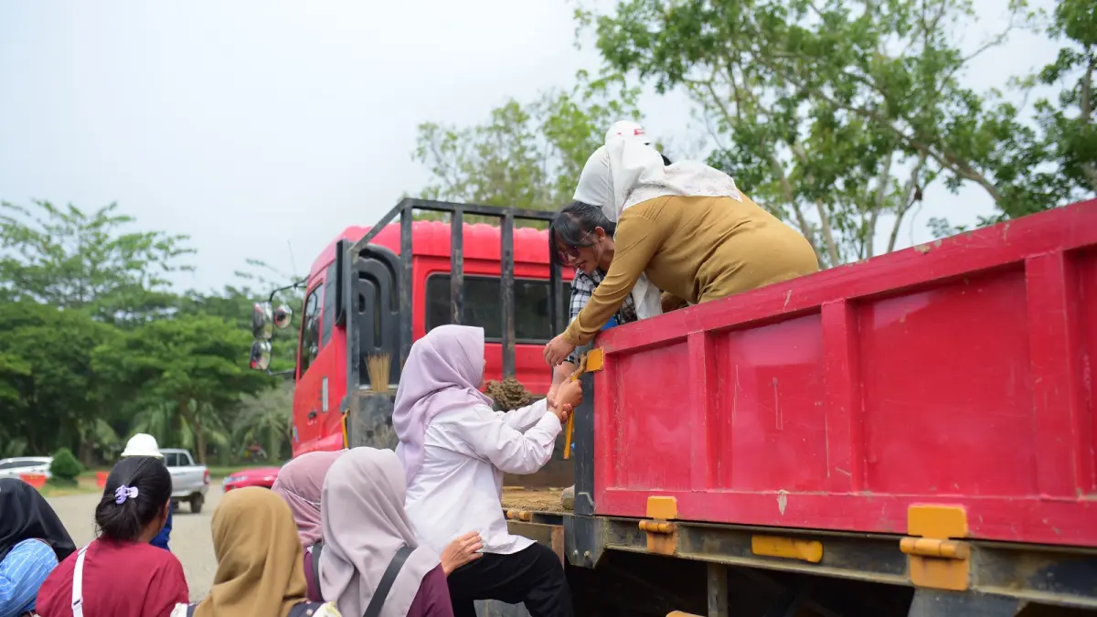 SIMULASI: Manejemen Pertamina EP Rantau Field menggelar simulasi penanggulangan bencana hidrometeorologi di Kompleks PEP Rantau Field. (Dok: PHR Zona 1)