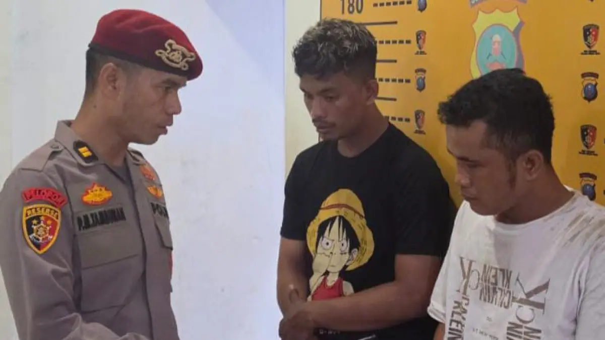 TANGKAP: Dua pelaku curanmor yang ditangkap polisi. (Dok: Polsek Medan Kota)