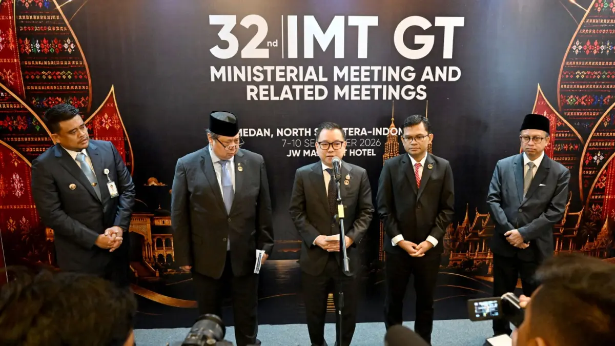 SAMBUTAN: Deputi Bidang Koordinasi Kerja Sama Ekonomi dan Investasi (Deputi II), Kementerian Koordinator Bidang Perekonomian, Edi Prio Pambudi, memberikan sambutan pada Senior Official Meeting Indonesia Malaysia Thailand Growth Triangle (IMT GT) di Hotel JW Marriot, Medan, Selasa (8/9/2026).(Dok : Diskominfo Sumut)