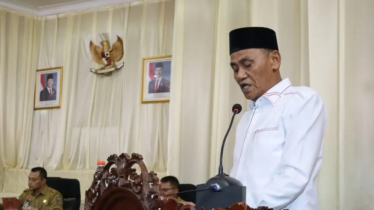 APBD: Juru Bicara Fraksi KPN DPRD Batubara, Nafiar, saat menyampaikan pandangan akhir atas P-APBD TA 2026, Senin(21/9/2026).(Dok: Liberti H Haloho/Sumut Pos)