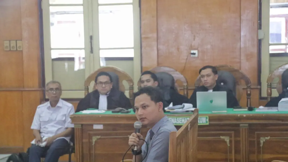 HADIR: Engineer PT Hutama Karya, Prima dihadirkan sebagai saksi kasus Waterfront City Samosir di Pengadilan Tipikor Medan, Rabu (23/9/2026). (Dok: Gusman/Sumut Pos)