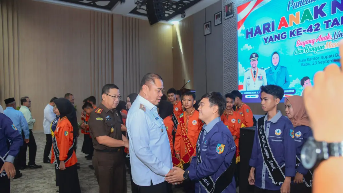 HADIR: Bupati Batubara H. Baharuddin Siagian, saat hadiri Puncak Peringatan Hari Anak Nasional ke-42 Tahun 2026, di Aula Kantor Bupati Batu Bara, Kecamatan Lima Puluh, Rabu (23/9/2026). (Dok: Komimfo Batubara)