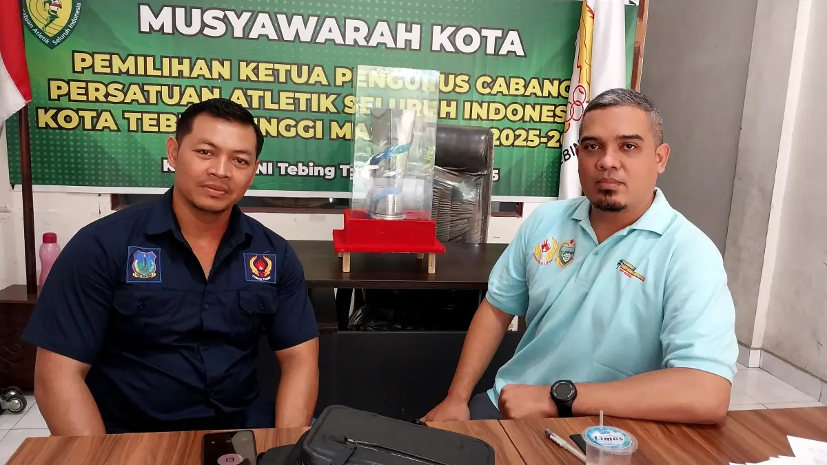 Ketua KONI Tebingtinggi Aulia Pitra bersama Sekretaris Antoni Sikumbang. (Dok: Azan Purba/ Sumut Pos)