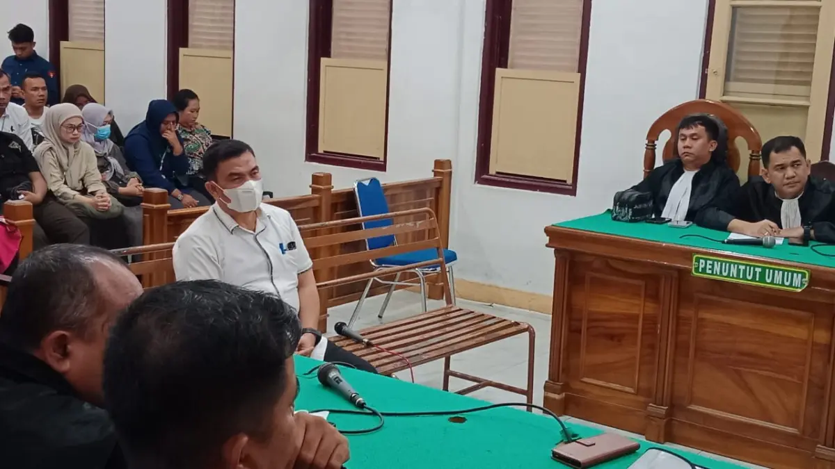 KORUPSI: Mantan Kadisdik Langkat, Saiful Abdi terdakwa korupsi pengadaan smartboard menjalani sidang putusan secara terpisah di Pengadilan Tipikor Medan, Kamis (24/9/2026). (Dok: Gusman/Sumut Pos)