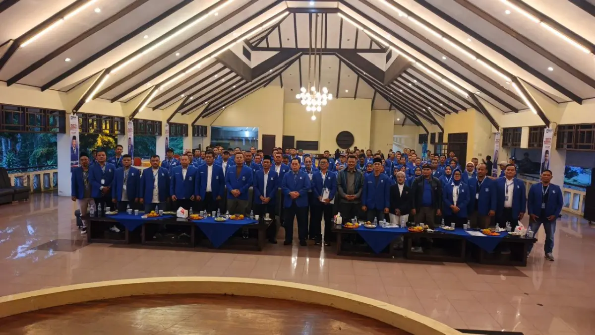 BUKA: Sekretaris DPW PAN Sumut Dedi Irawan didampingi Ketua DPD PAN Deliserdang Bayu Sumantri Agung saat membuka acara Mabita dan Rakerda. (Dok: Panitia)