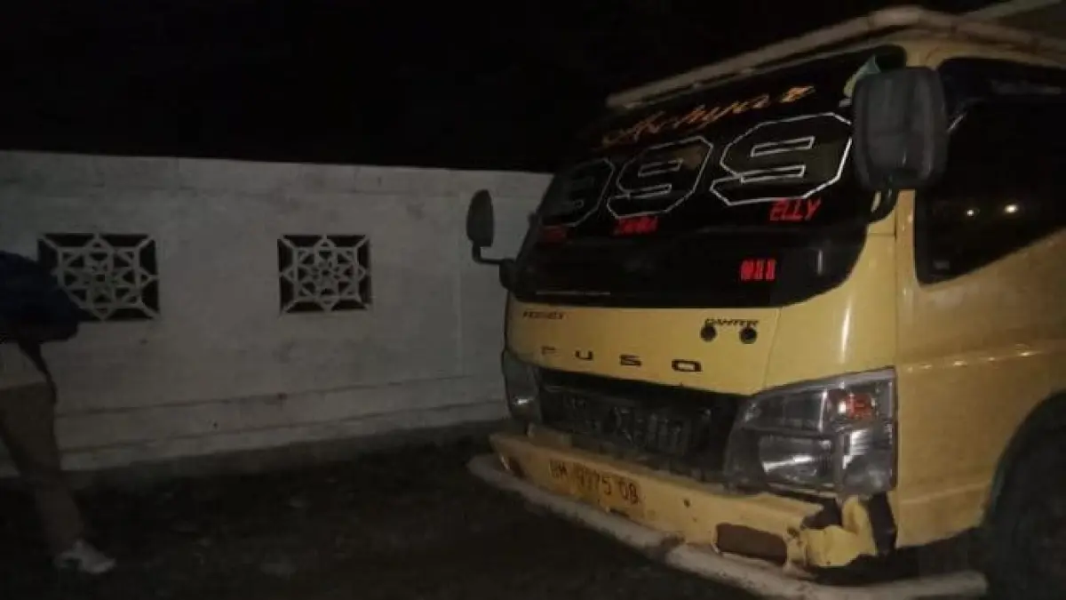 LAKA LANTAS: Laka lantas di Sibuhuan antara Dump Truck dan pengendara sepeda motor. (Dok: warga)