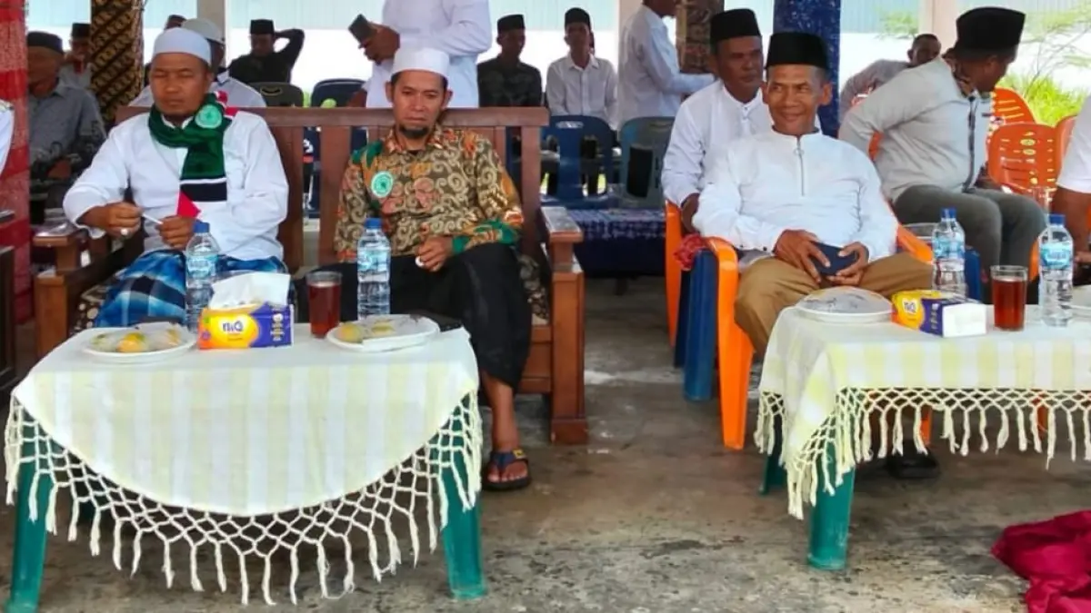 PENGAJIAN: Tokoh agama dan undangan hadir di Pengajian Amaliyah Akbar Aek Nabara Barumun sukses didelehasikan di desa Padang Garugur Jae, Jumat, (25/9/2026). (Dok: panitia)