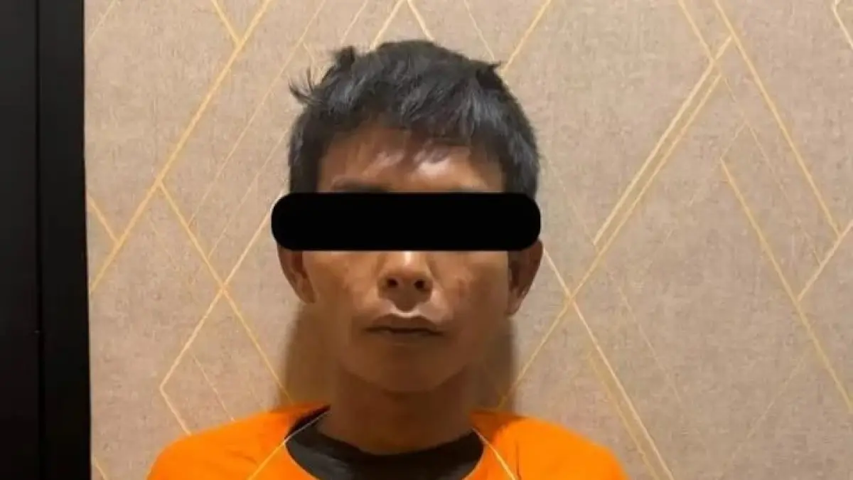 DIAMANKAN: Kedua tersangka kasus pencurian dengan kekerasan yang menewaskan Dosen IT&B diamankan di Polres Karo.