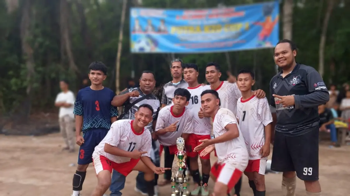 Tim Futsal  K2D Saba Sitahul - Tahul asal Padang Lawas Utara Juara 1, dalam Turnamen Futsal Paluta, Kamis 1 Oktober 2026. (Mitra Harahap/Sumut Pos)