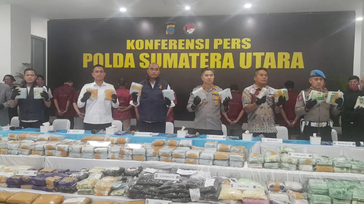 KONPRES: Polda Sumut saat mengungkap kasus narkotika, di Aula Ditresnarkoba Polda Sumut, Jumat (2/10). (Dok: Dewi Syahruni Lubis/Sumut Pos)