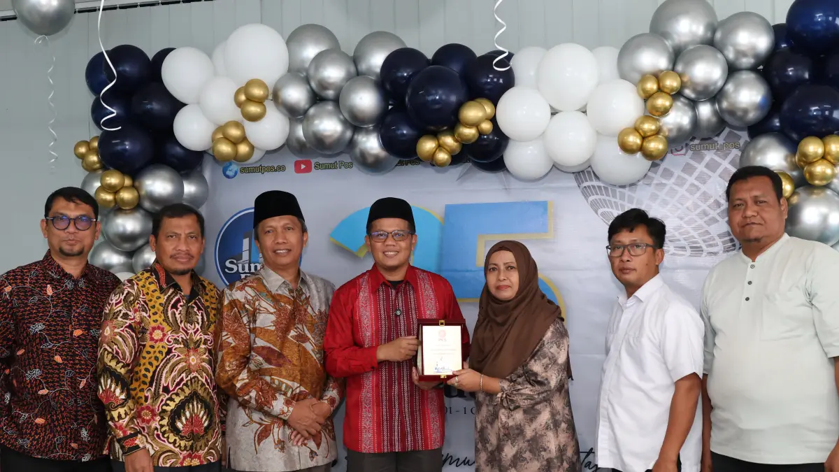 SILATURAHIM: Dewan Pengurus Wilayah (DPW) serta Majelis Pertimbangan Wilayah (MPW) Partai Keadilan Sejahtera (PKS) Sumatera Utara (Sumut) silaturahim ke Kantor Redaksi Harian Sumut Pos di Jalan Sisingamangaraja Nomor 134, Medan, Jumat (2/10). (Dok : DPW PKS Sumut)