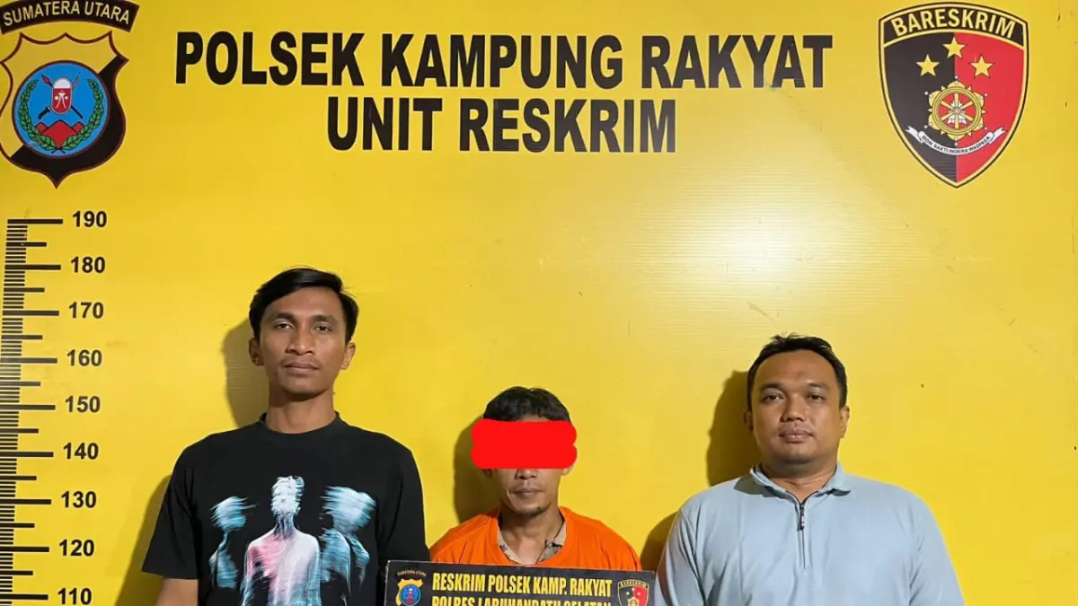 Tersangka saat diamankan di Polsek Kampung Rakyat. (Khairuddin/Sumut Pos)