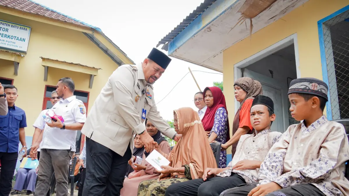 Bupati Batu Bara Dr. H. Baharuddin Siagian, S.H., M.Si., C.L.A., bersama Wakil Bupati Batu Bara Syafrizal, S.E., M.AP., Hadir dalam  program Bupati Batu Bara Sinergi Melayani Masyarakat (BERLAYAR),  di Kantor Desa Perkotaan, Dusun III, Desa Perkotaan, Kecamatan Air Putih, Rabu (7/10/2026). (Komimfo Batubara/Sumut Pos)