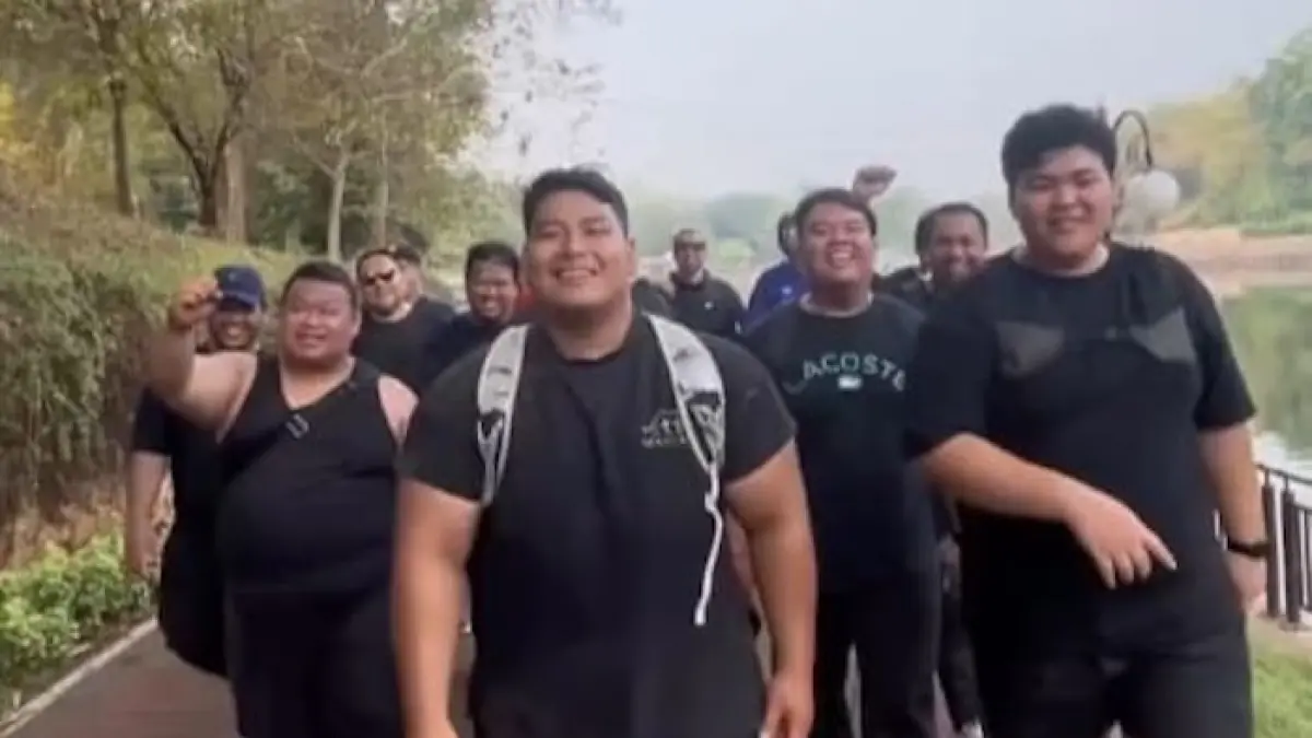 KBB100KG membuktikan olahraga bisa dilakukan bersama.(Instagram @cretivox)