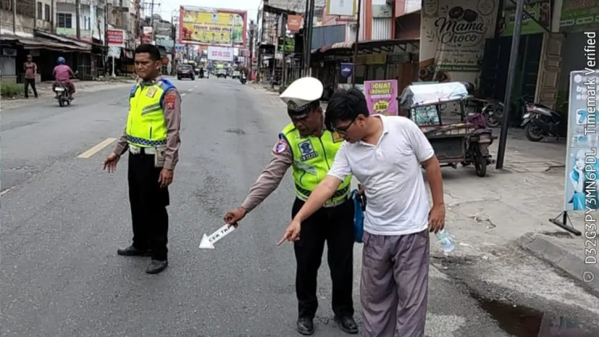Personel Satkantas Polres Sergai saat olah TKP. ( fadly/Sumut Pos)