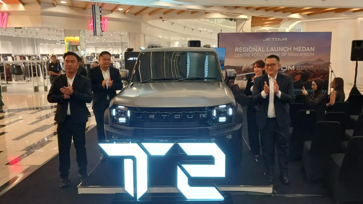 Peluncuran JETOUR T2 i-DM berlangsung dalam pameran JETOUR di Atrium Centre Point Mall Medan, Sumatera Utara, Senin (19/10/2026).