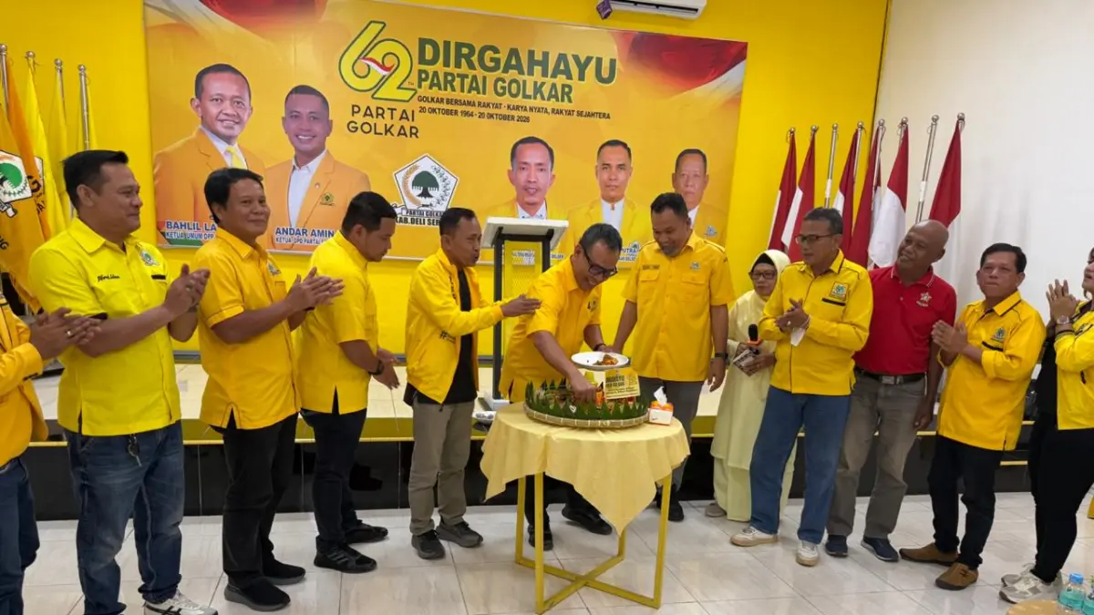 Acara syukuran HUT ke 62 Golkar Deliserdang, Ketua DPD Partai Golkar Deliserdang merupakan Wakil Ketua DPRD Deliserdang, H. Hamdani Syahputra, S.Sos, M.H., Ketua Fraksi Golkar Deliserdang, Zul Amri, S.T., serta Anggota DPRD Deliserdang Fraksi Golkar, Bayu Anggara, S.H. dan Kombes Pol (Purn) Purnama Barus, S.H., M.H. di kantor DPD Deliserdang Jalan Karya Jasa, Kecamatan Lubukpakam, Kab Deliserdang.(Batara/Sumut Pos)