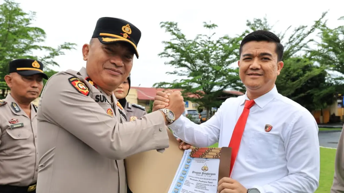 Kapolres Batubara Beri Penghargaan Pada Kasat Reskrim dan 34 Personel Berprestasi 