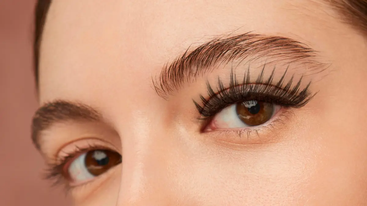 Tak Perlu ke Salon! Ini 3 Cara Melentikkan Bulu Mata dengan Bahan Rumahan