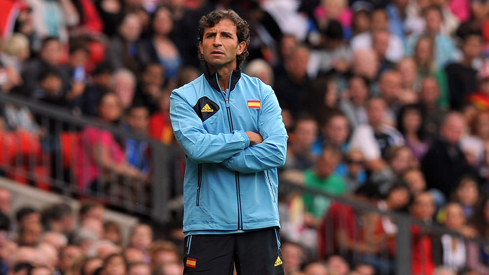 AFP PHOTO/PAUL ELLIS Luis Milla resmi menjadi pelatih Timnas Indonesia, menghadapi SEA Games 2017.