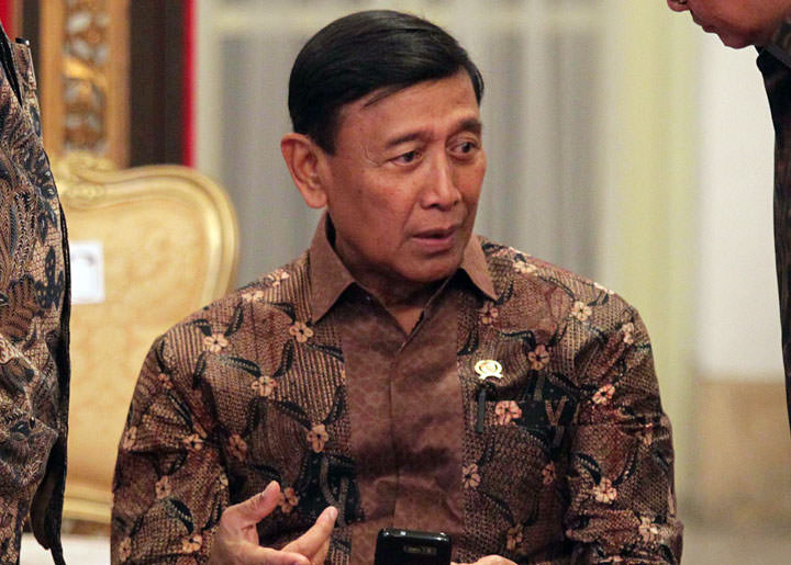 Menko Polhukam Wiranto mengatakan, pemerintah akan memberantas berita-berita yang membuat masyarakat bingung.