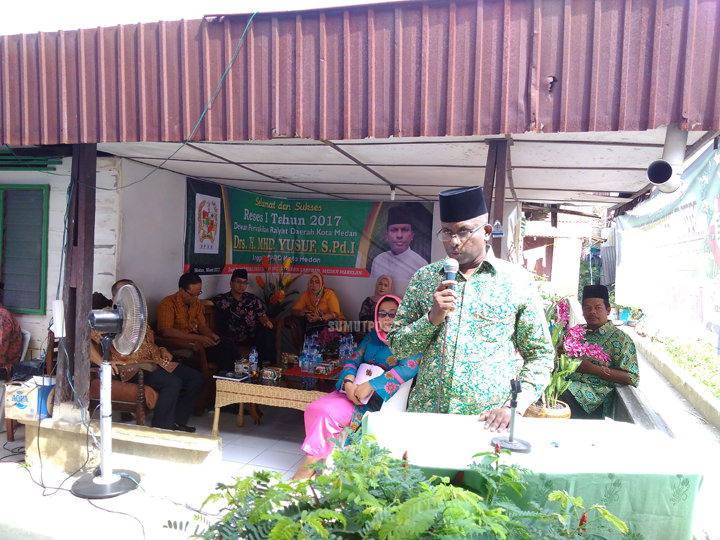 Reses I Tahun 2017 anggota DPRD Medan dari Fraksi PPP, M Yusuf SPdI di Jalan KL Yos Sudarso, Kelurahan Pekan Labuhan, Medan Labuhan, Minggu (25/3).