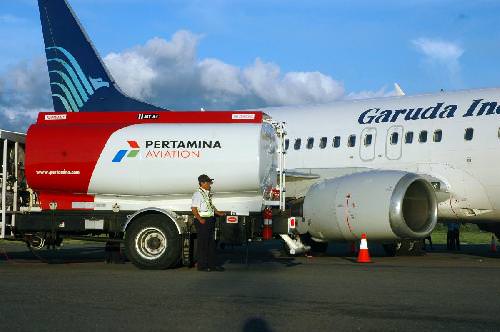 pesawat garuda mengisi avtur pertamina di bandara Palu Sulawesi Tengah (1/7)Pho KONTAN/Achmad Fauzie