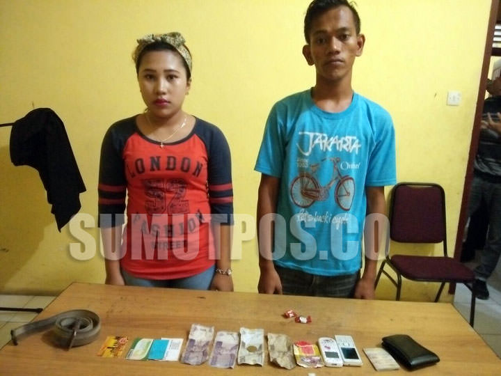 Foto: Sopian/Sumut Pos  DIAMANKAN: Bela Triadana dan Rizki Ananda ketika diamankan di Kantor BNN Kota Tebingtinggi.