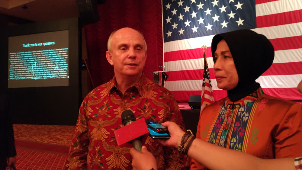 Foto: Dame/sumutpos.co Dubes AS untuk Indonesia, Joseph R Donovan Jr, bersama Wagubsu, Nurhajizah Marpaung, pada resepsi perayaan Independence Day atau HUT Kemerdekaan ke-241 USA di Medan, Selasa (4/7/2017).