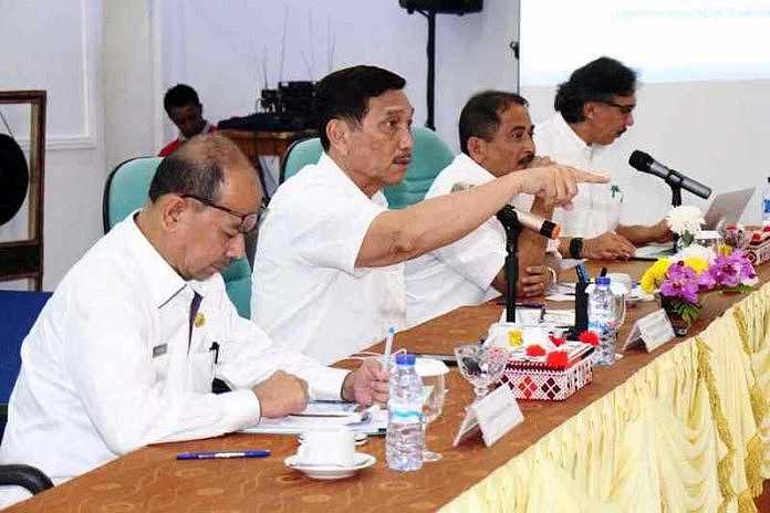 Menko Maritim Luhut Panjaitan pada Rakor Badan Otoritas Badan Pengelola Otoritas Pariwisata Danau Toba (BPOPDT) di Hotel Inna, Parapat, Sumatera Utara, Sabtu (8/7).