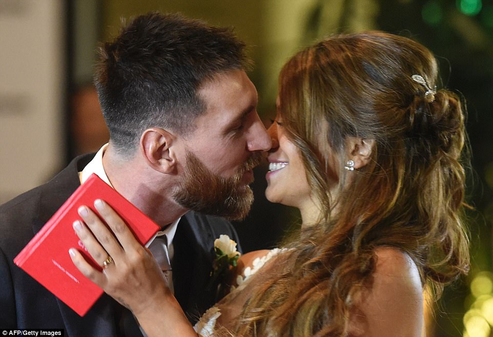 Messi (30) dan Antonella (29) mengucapkan sumpah pernikahan.
