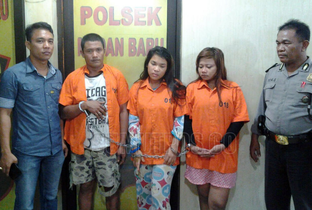 Foto: PM PSK pelaku pemerasan terhadap kliennya, diamankan di Polsek Medan Baru.