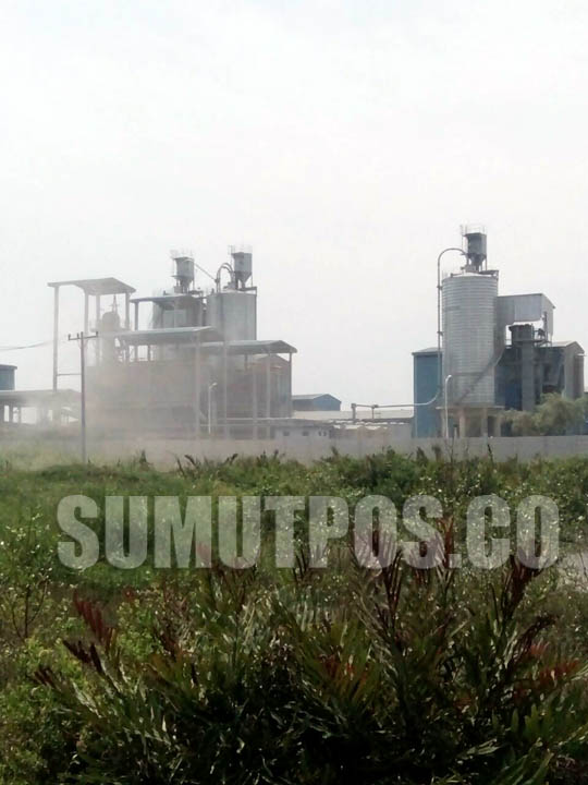 Foto: Fachril/Sumut Pos Lokasi pabrik semen PT Cemindo Gemilang dari kejauhan.