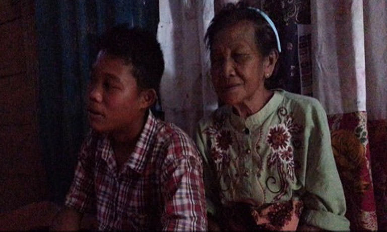 Pemuda 16 tahun nikahi nenek tua.