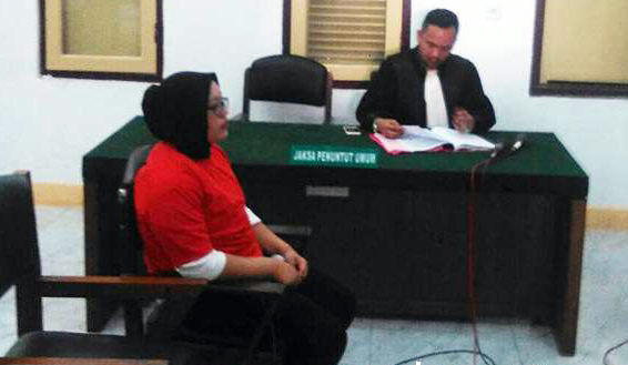 Puspa Rina (27) saat memberikan keterangan di Ruang Cakra VII, Pengadilan Negeri (PN) Medan, Rabu (26/7).