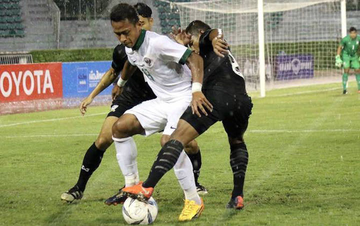 Timnas Thailand melawan Timnas Indonesia, dalam pertandingan memperrebutkan Piala Asia U-23, di Supachalasai Stadium, Bangkok, Minggu (23/7) malam. Hasilnya, Indonesia dipastikan gagal lolos ke putaran final.