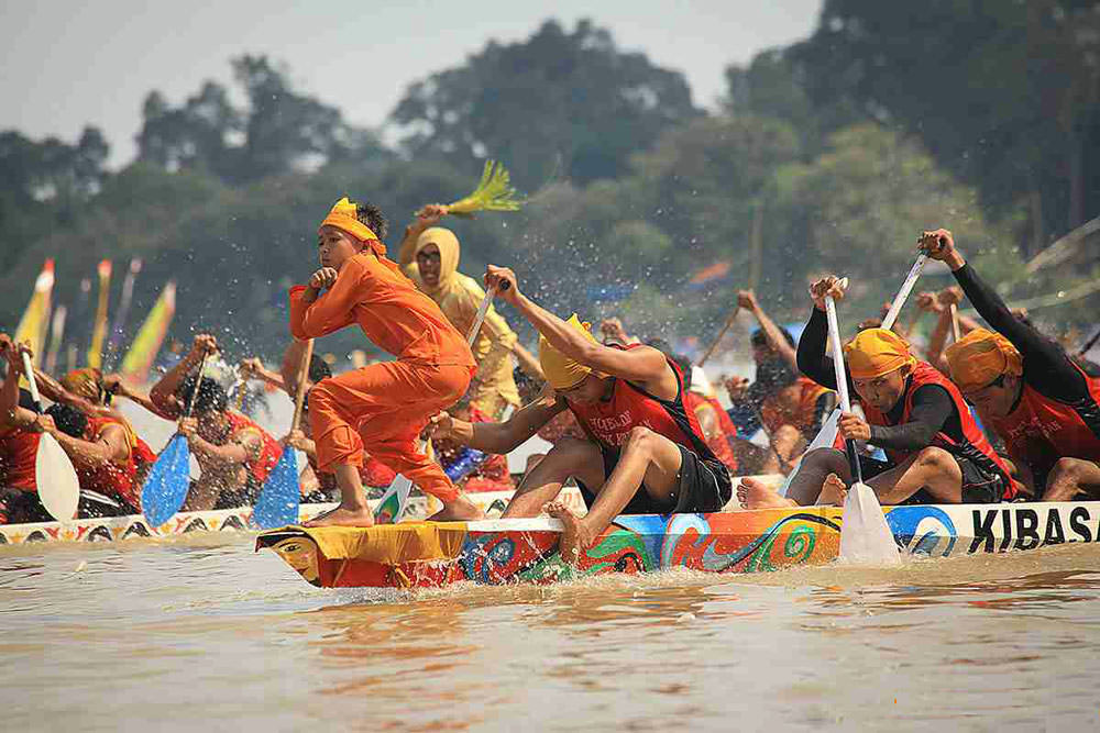 Festival Pacu Jalur Teluk Kuantan Riau akan digelar 23-26 Agustus 2017, di Tepian Narosa Teluk Kuantan, Kabupaten Kuantan Singingi, Kepulauan Riau.
