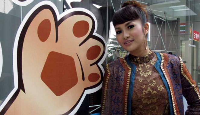 Fitri menyematkan brand “Wonderful Indonesia” juga “Pesona Indonesia” dalam produk