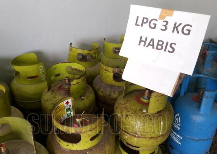 Habis : Pangkalan gas di Belawan memasang poster bertuliskan pemberitahuan