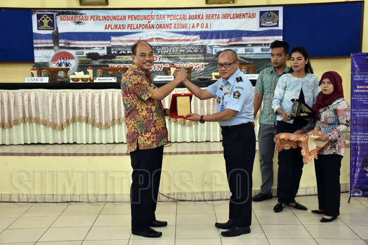 Foto: Sopian/Sumut Pos  SOSIALISASI: Wali Kota Tebingtinggi H Umar Zunaidi Hasibuan, Kepala Imigrasi Pematang Siantar Jaya Putra, Andi Diganjar, AKBP Ciceu Cahyati ketika menghadiri Sosialisasi Perlindungan Pengungsi dan Pencari Suaka, serta Layanan Aplik