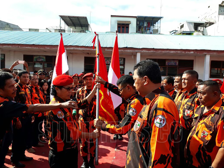 Foto: Fachril/Sumut Pos Ketua MPC PP Kota medan, AR Batubara melantik Janses Simbolon sebagai Ketua PAC PP Medan Labuhan.