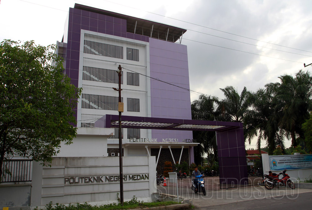 Foto: TRIADI WIBOWO/SUMUT POS Kampus Politeknik Negri Medan di pintu III Kampus USU, Jalan Dr. Mansyur Medan. Politeknik Medan meraih peringkat 9 se-Indonesia untuk kampus sejenis.